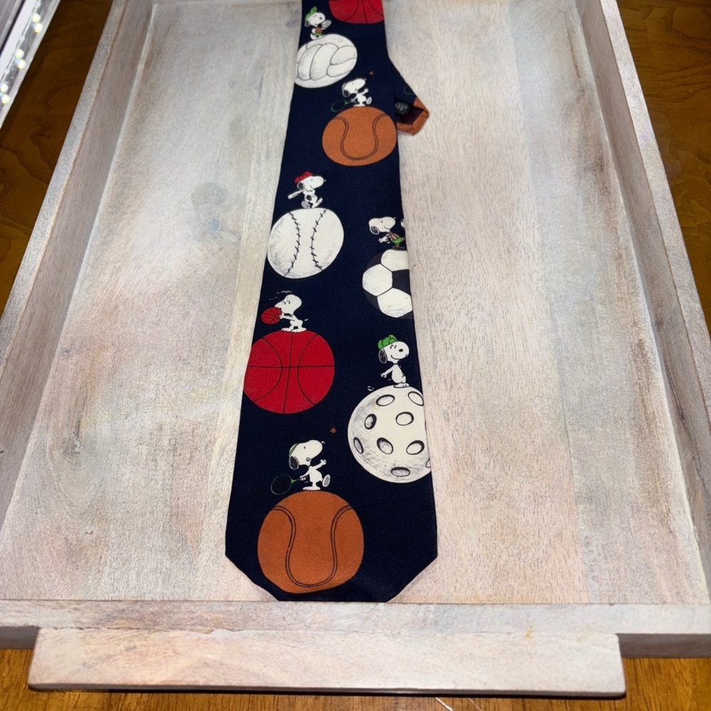 Snoopy the most valuable player‎ Sports Themed Tie peanuts